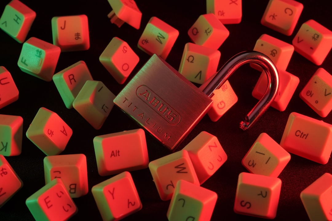 découvrez les meilleures stratégies et outils pour prévenir les cyberattaques et protéger vos données sensibles efficacement.