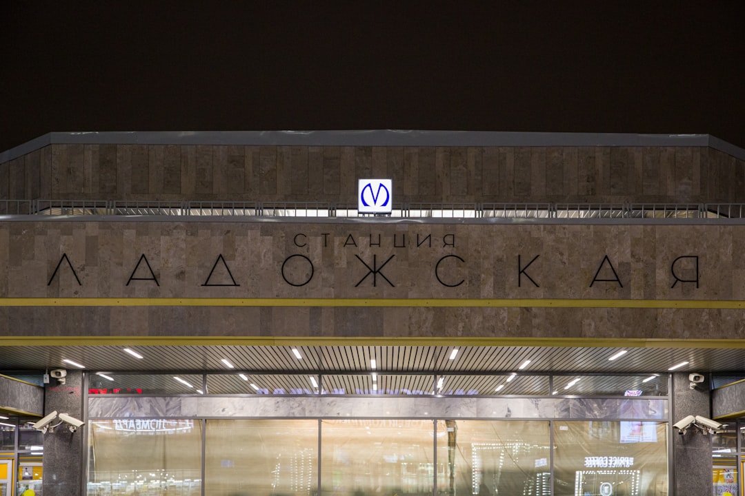 découvrez tout ce qu'il faut savoir sur le code bancaire : définition, utilité et comment le trouver pour vos opérations financières en toute sécurité.