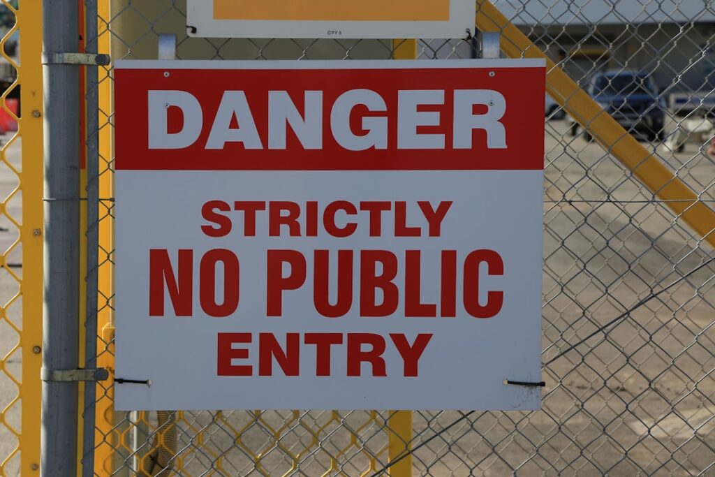 découvrez les heures d'interdiction de bruit et les sanctions applicables en cas de nuisances sonores pour mieux respecter la réglementation et éviter les amendes.