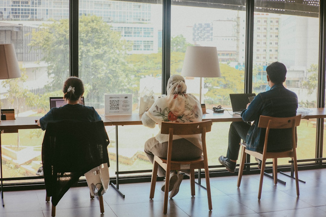 espace de travail collaboratif favorisant la créativité, la communication et la productivité au sein de votre équipe.