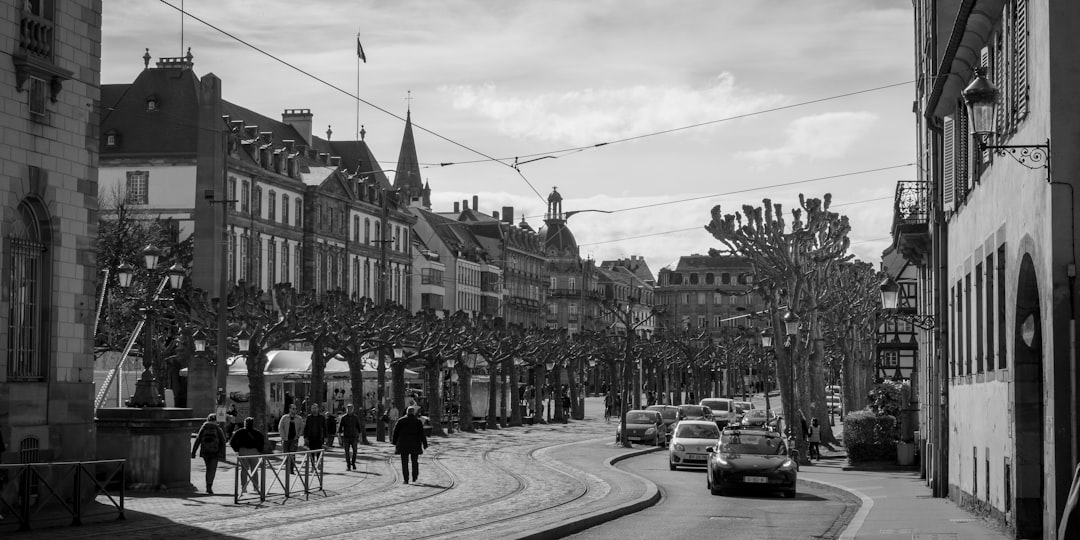 découvrez les quartiers considérés comme dangereux à strasbourg, leurs caractéristiques et conseils pour assurer votre sécurité lors de votre visite ou séjour.