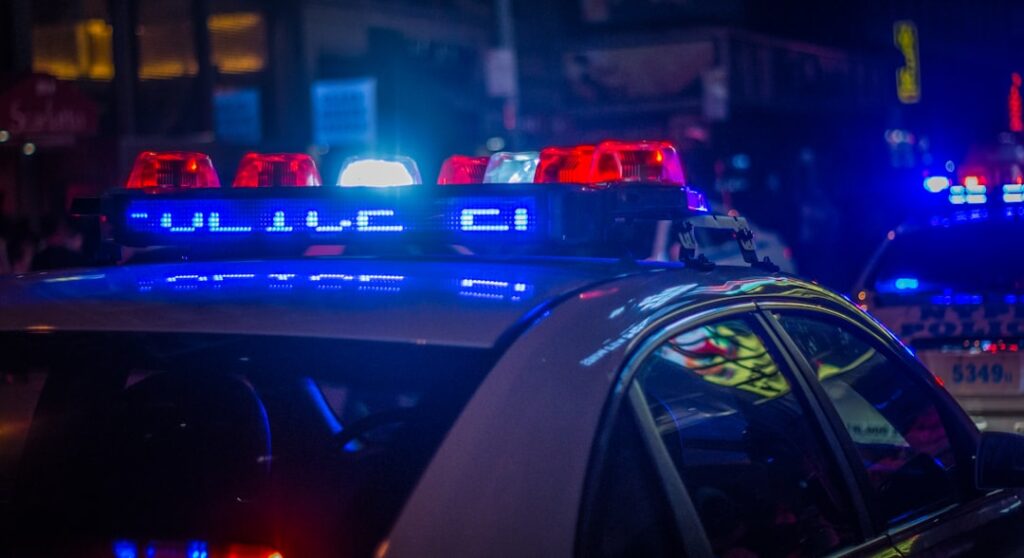 signalez un crime en ligne facilement et rapidement. découvrez comment déposer une plainte auprès de la police via notre plateforme sécurisée.