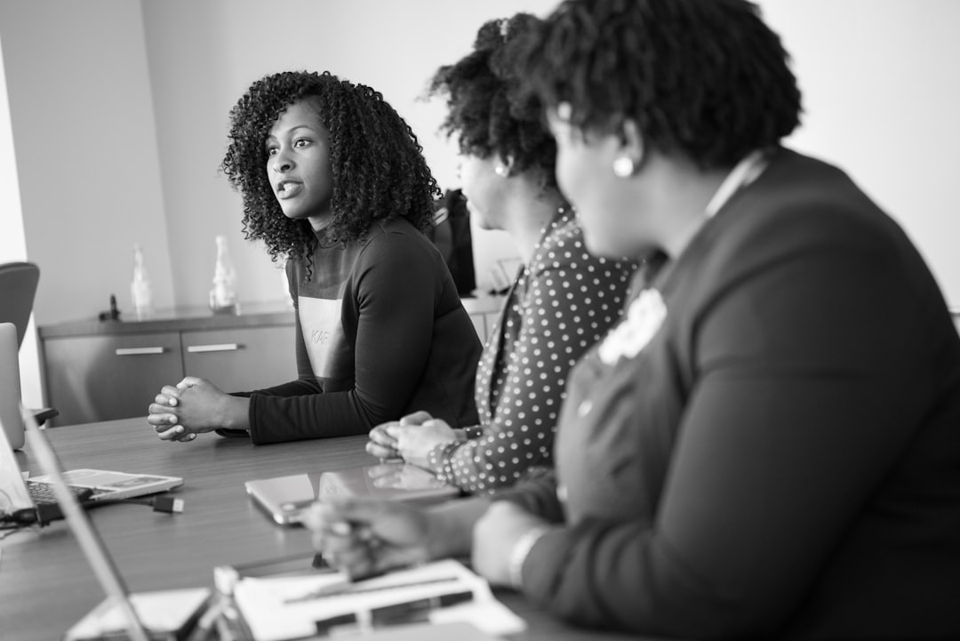 optimisez la communication interne de votre entreprise pour améliorer la collaboration, renforcer la cohésion d'équipe et augmenter la productivité.