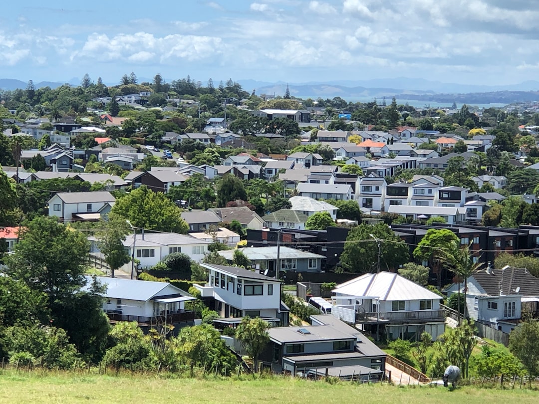 découvrez les meilleures stratégies pour investir dans l'immobilier, maximiser vos profits et sécuriser votre avenir financier grâce à l'investissement immobilier.