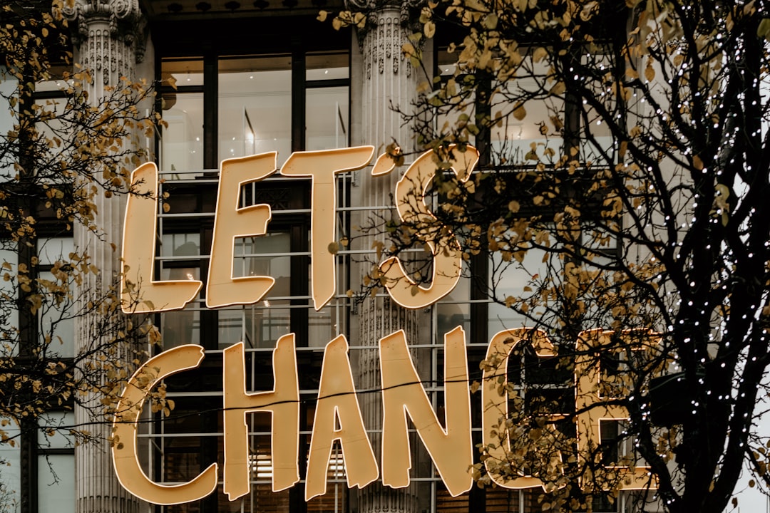 découvrez les clés du leadership pour gérer efficacement le changement en entreprise et inspirer vos équipes vers la réussite.